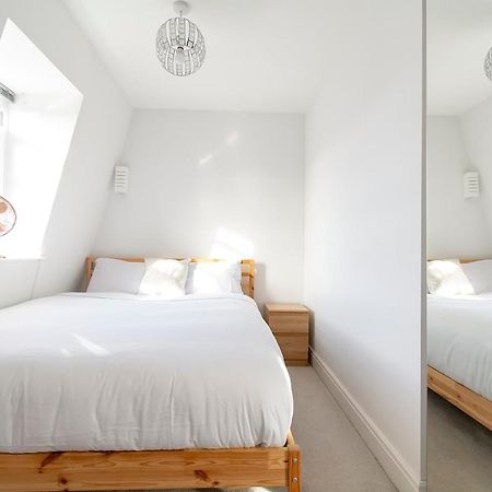 Modern 1 Bed Flat 2 Mins Walk From Restaurants Bars Clubs & Beach! Wow! Daire Bournemouth Dış mekan fotoğraf